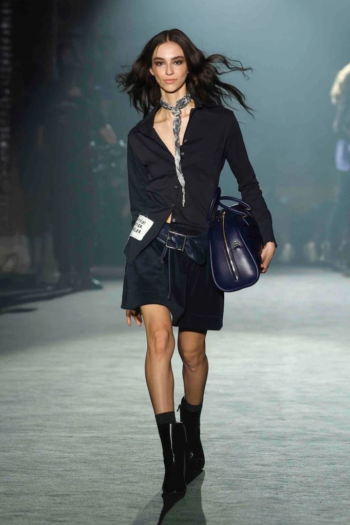 Black jacket and miniskirt — Nathalie Chandler, spring–summer 2025 show, photo 08