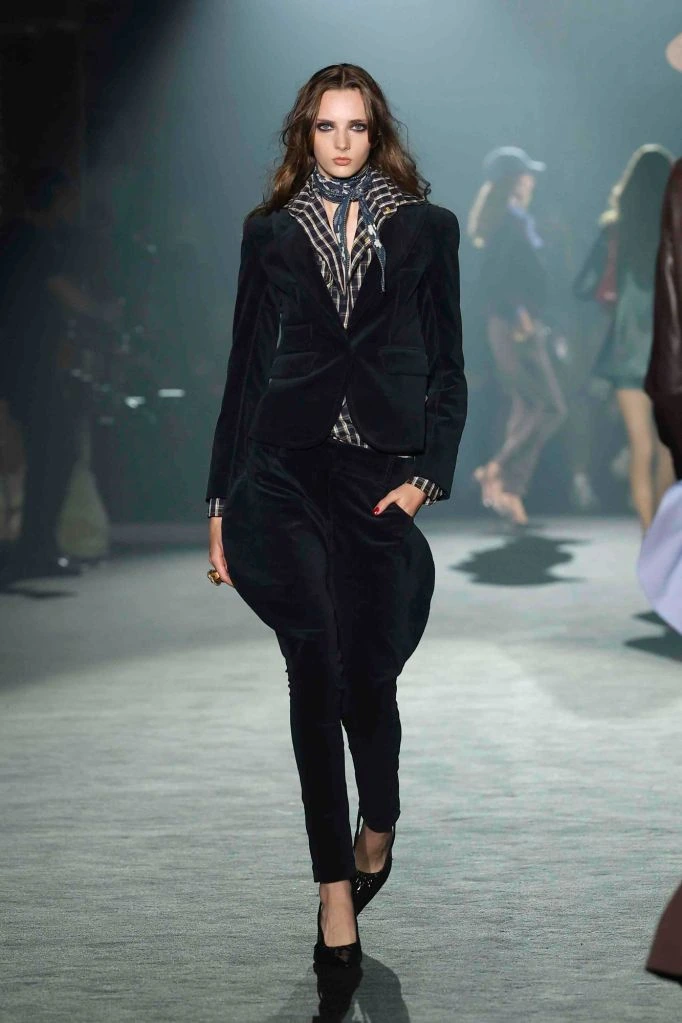 Fitted black set — Nathalie Chandler, spring–summer 2025 show, photo 09
