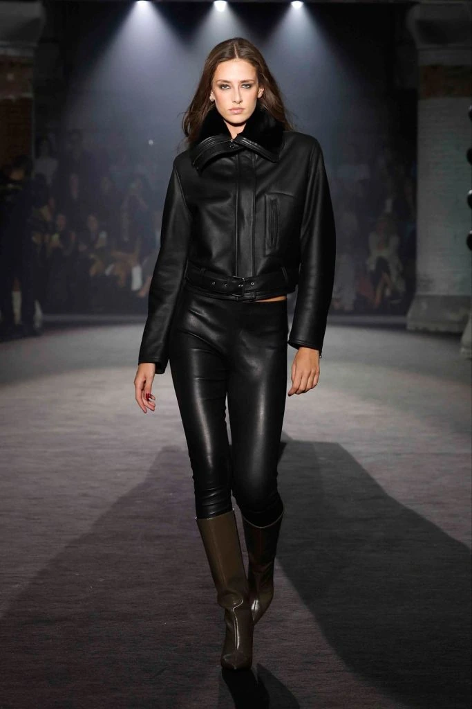 Black jacket and trousers — Nathalie Chandler, spring–summer 2025 show, photo 26