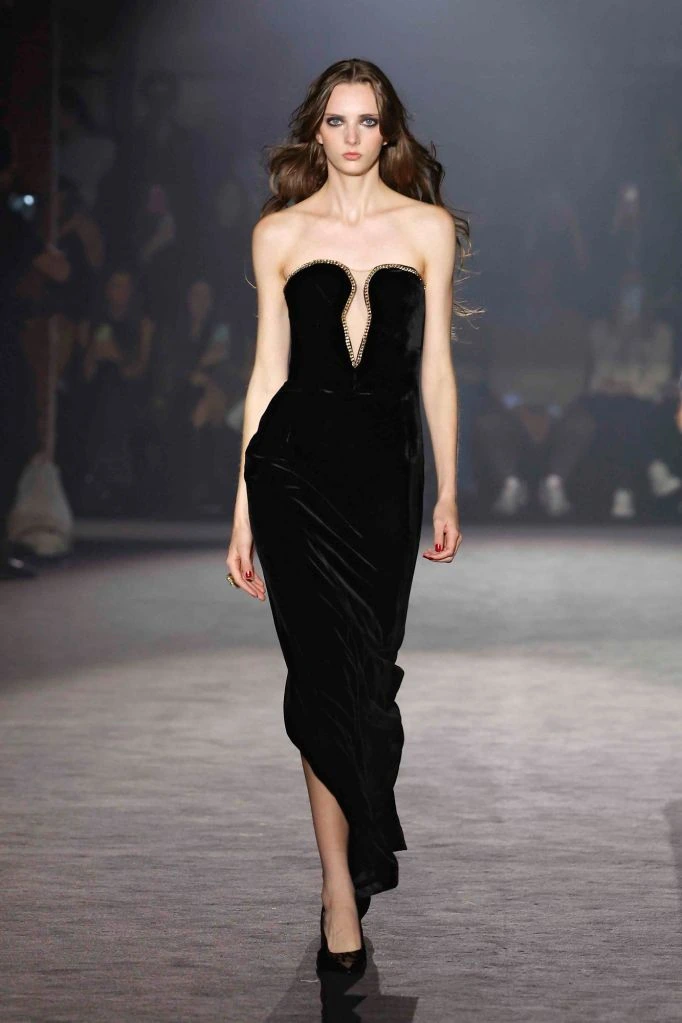 Black bustier dress with cut-out — Nathalie Chandler, spring–summer 2025 show, photo 34